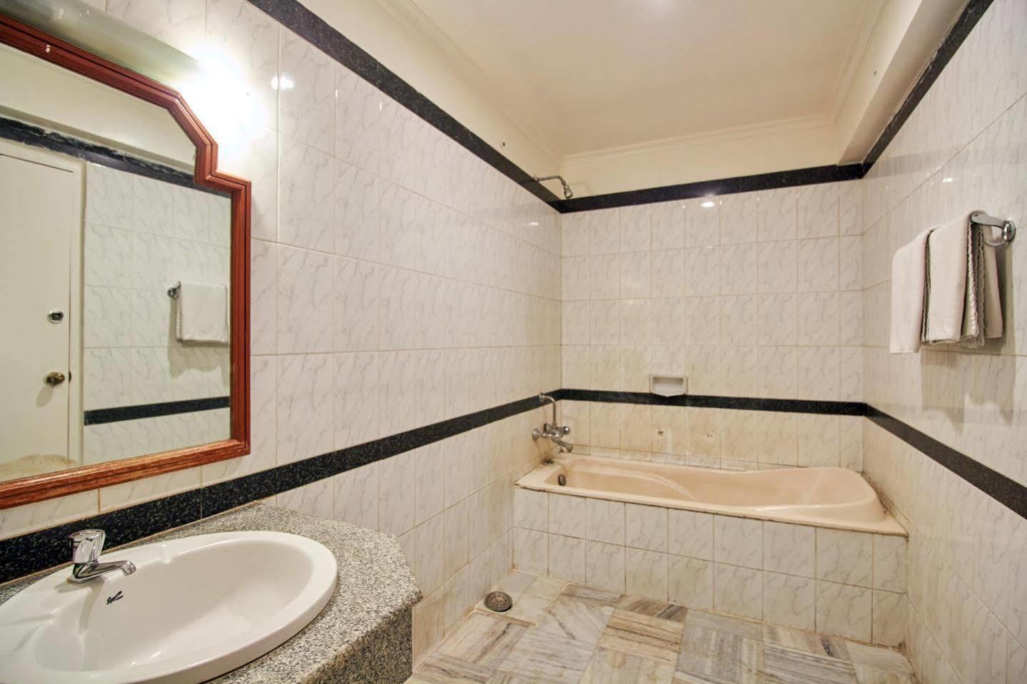 Hotel Chalukya Bengaluru Zewnętrze zdjęcie